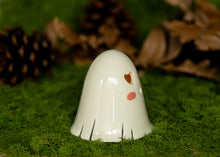 Load image into Gallery viewer, Heart eyes ghost luminary