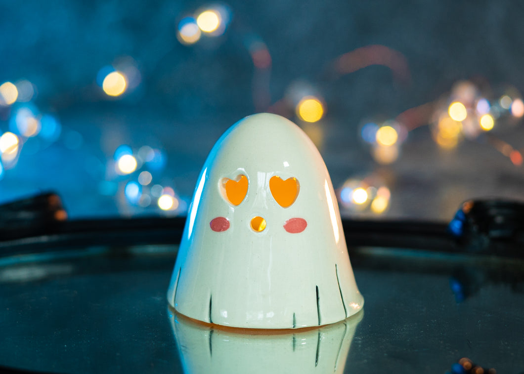 Heart eyes ghost luminary