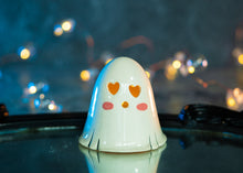 Load image into Gallery viewer, Heart eyes ghost luminary