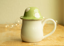 Load image into Gallery viewer, Lidded mushroom mug - green