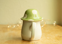 Load image into Gallery viewer, Lidded mushroom mug - green