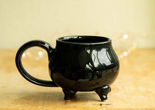 Classic Cauldron Mug - with subtle leaf pattern