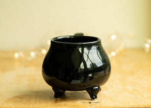 Classic Cauldron Mug - with subtle leaf pattern
